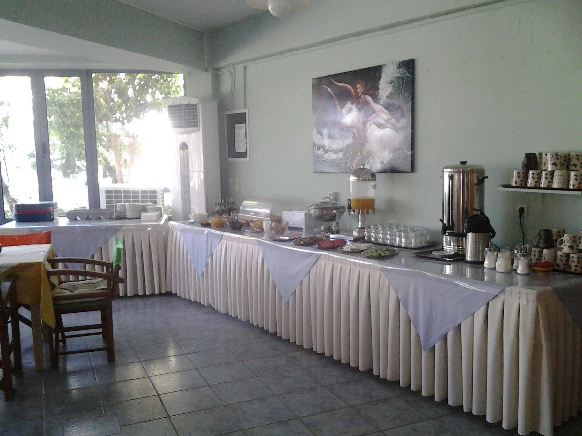 Coral Hotel 2*